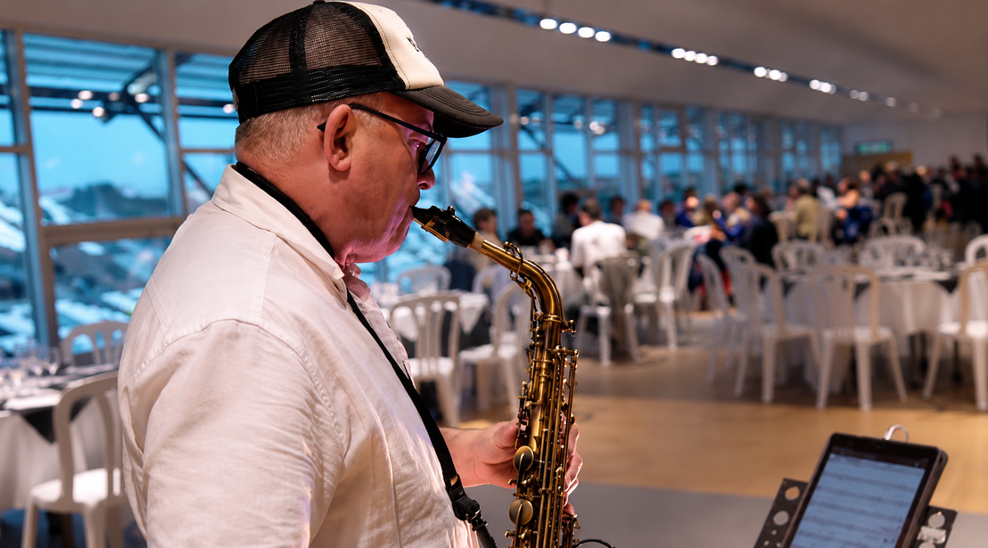 Duo sax guitare lors d’un événement d’entreprise